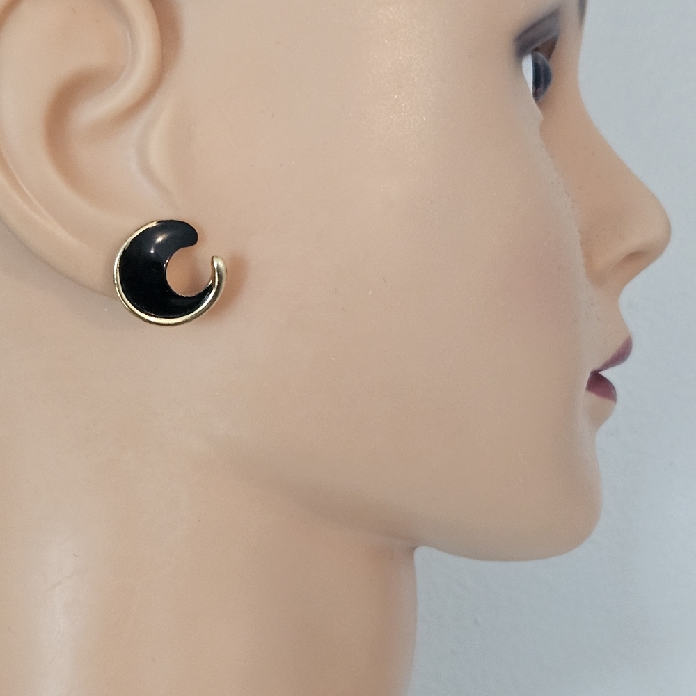 Vintage Trifari Gold Earrings